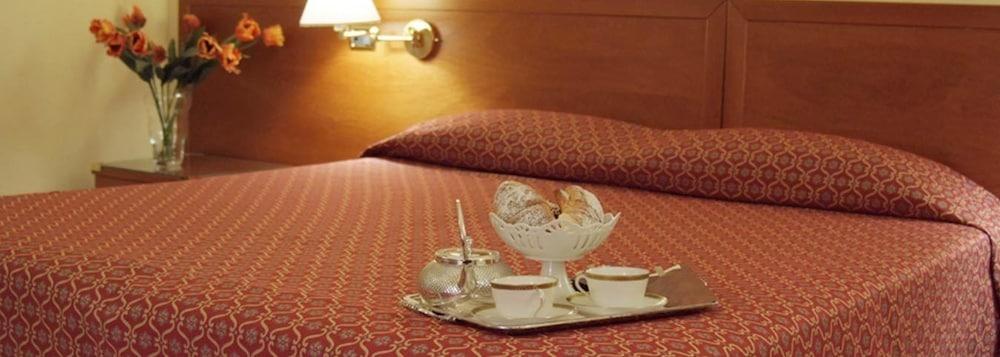 Hotel Adria Bari Esterno foto