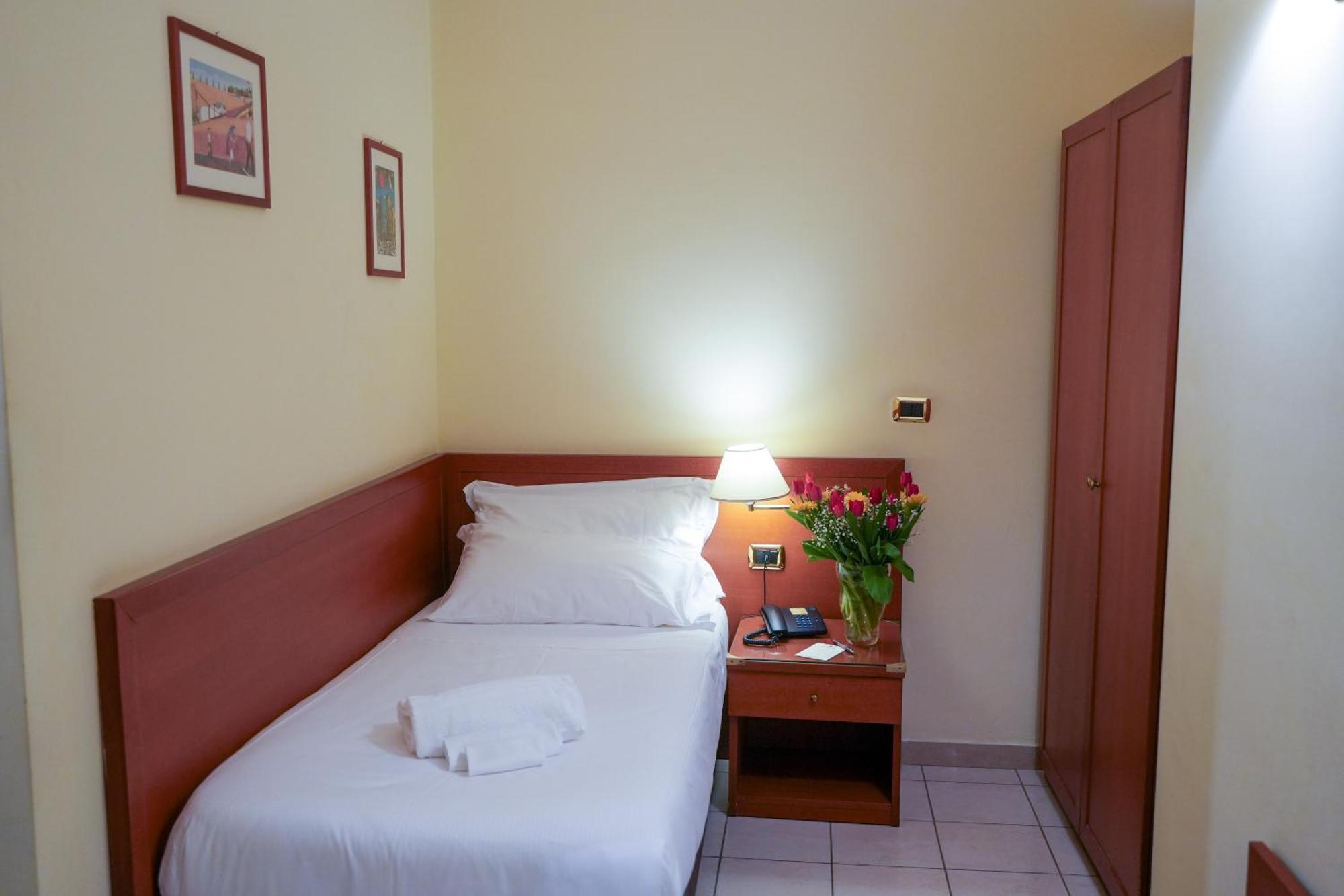 Hotel Adria Bari Esterno foto