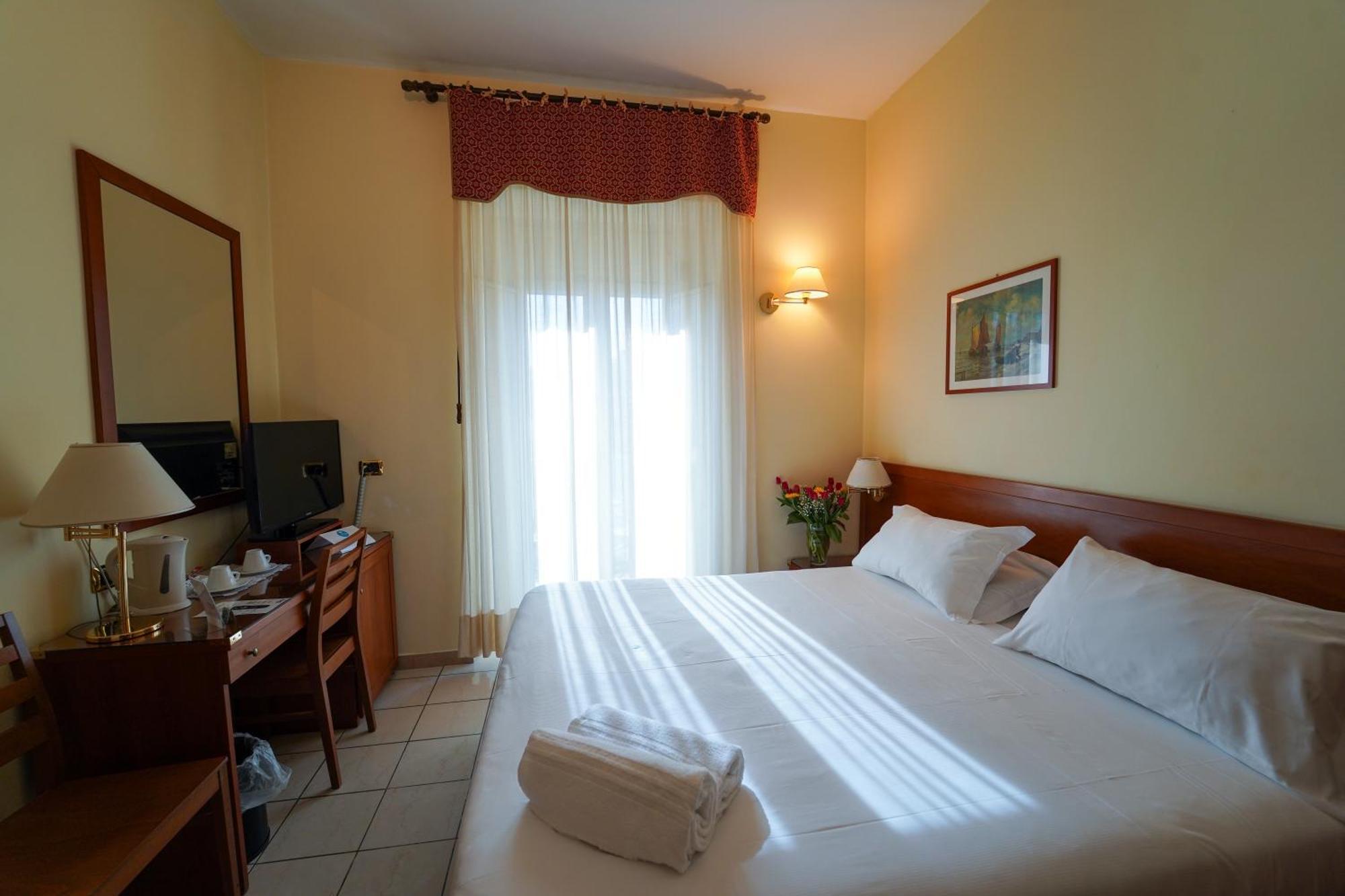 Hotel Adria Bari Esterno foto