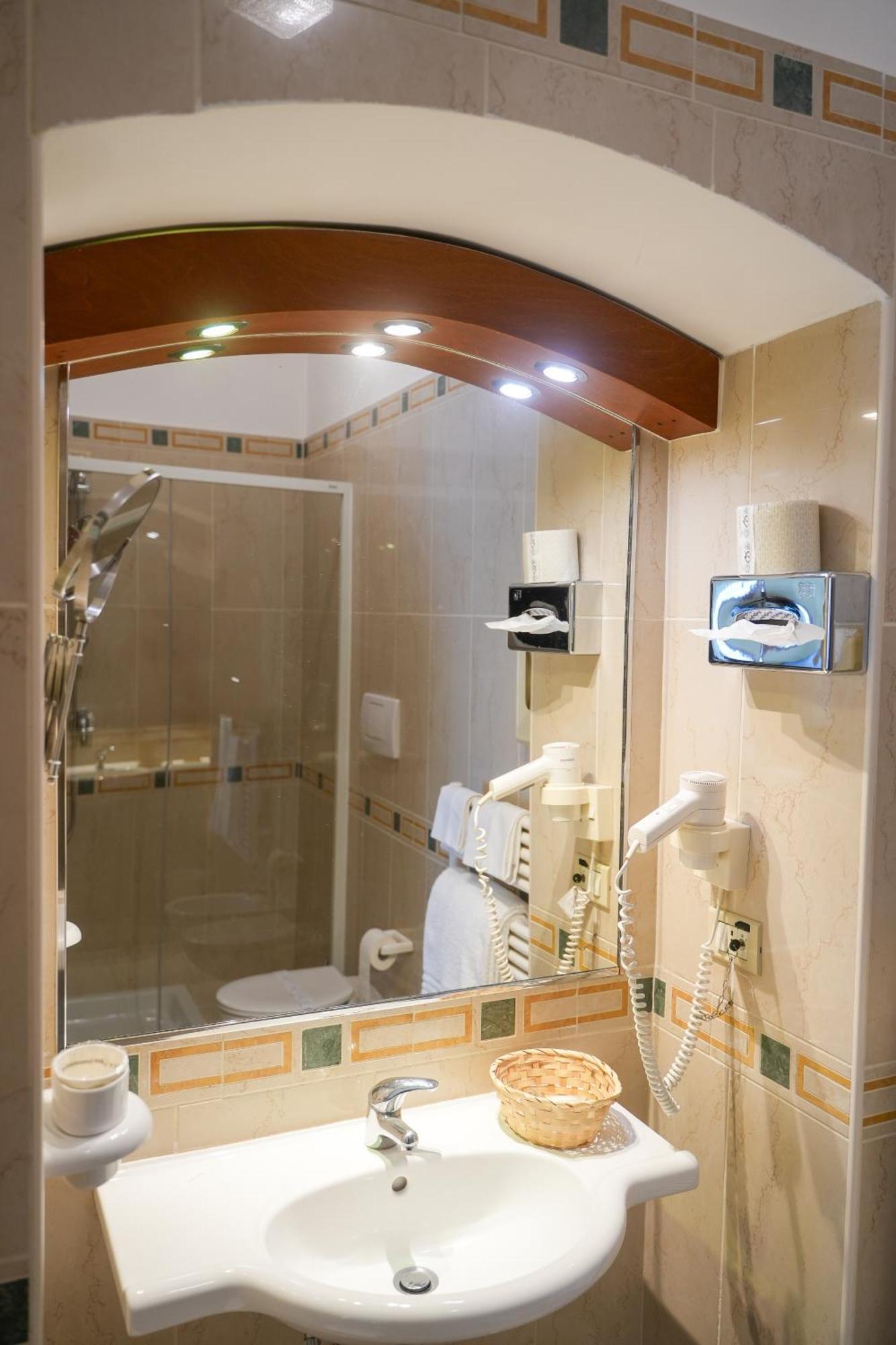 Hotel Adria Bari Esterno foto