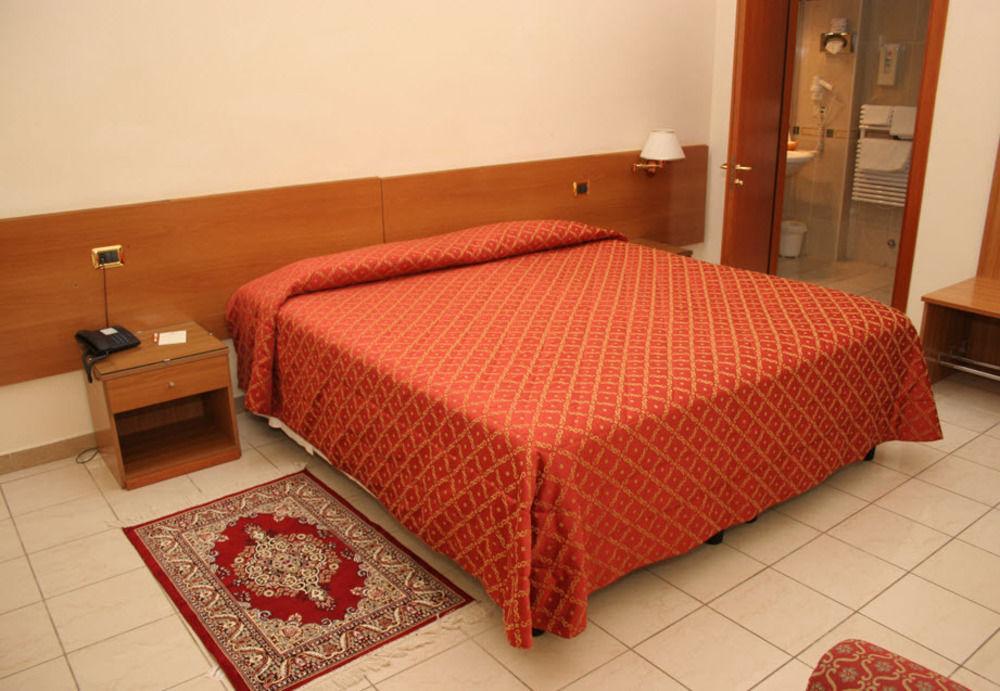 Hotel Adria Bari Esterno foto