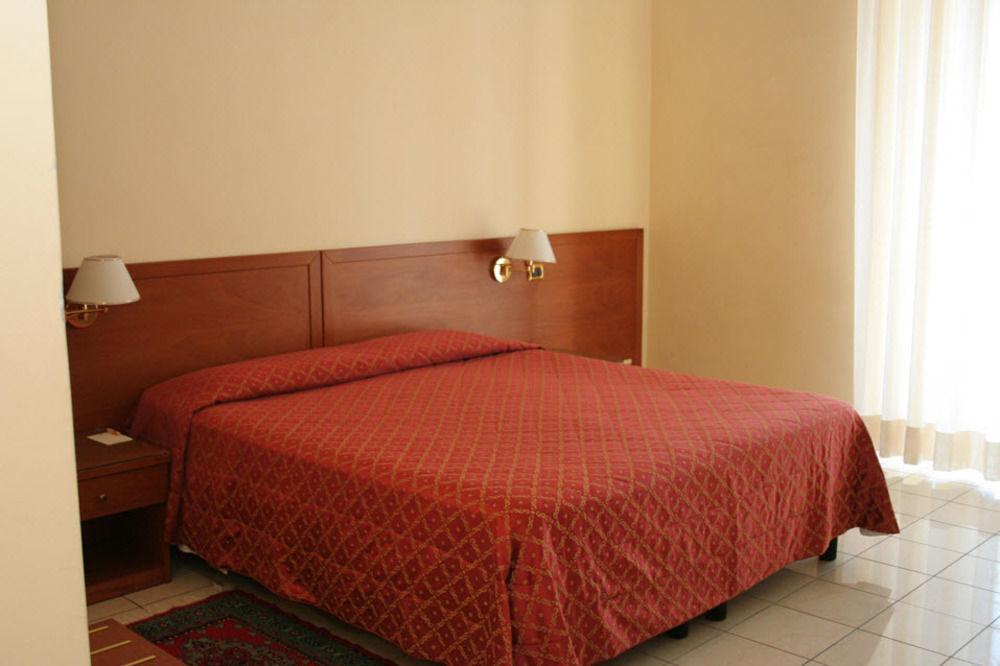 Hotel Adria Bari Esterno foto
