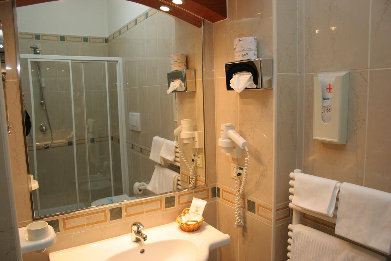 Hotel Adria Bari Esterno foto