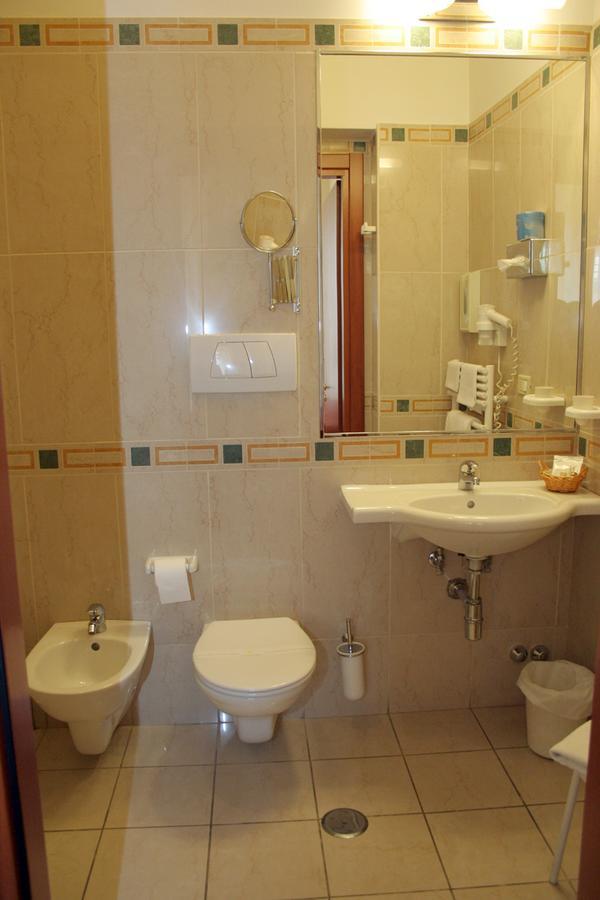 Hotel Adria Bari Esterno foto
