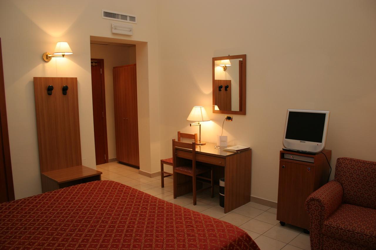 Hotel Adria Bari Esterno foto